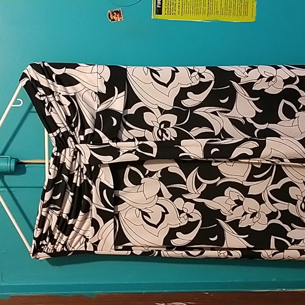 Balck and white strapless sundress